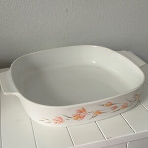 Peach 2.5 liter casserole dish